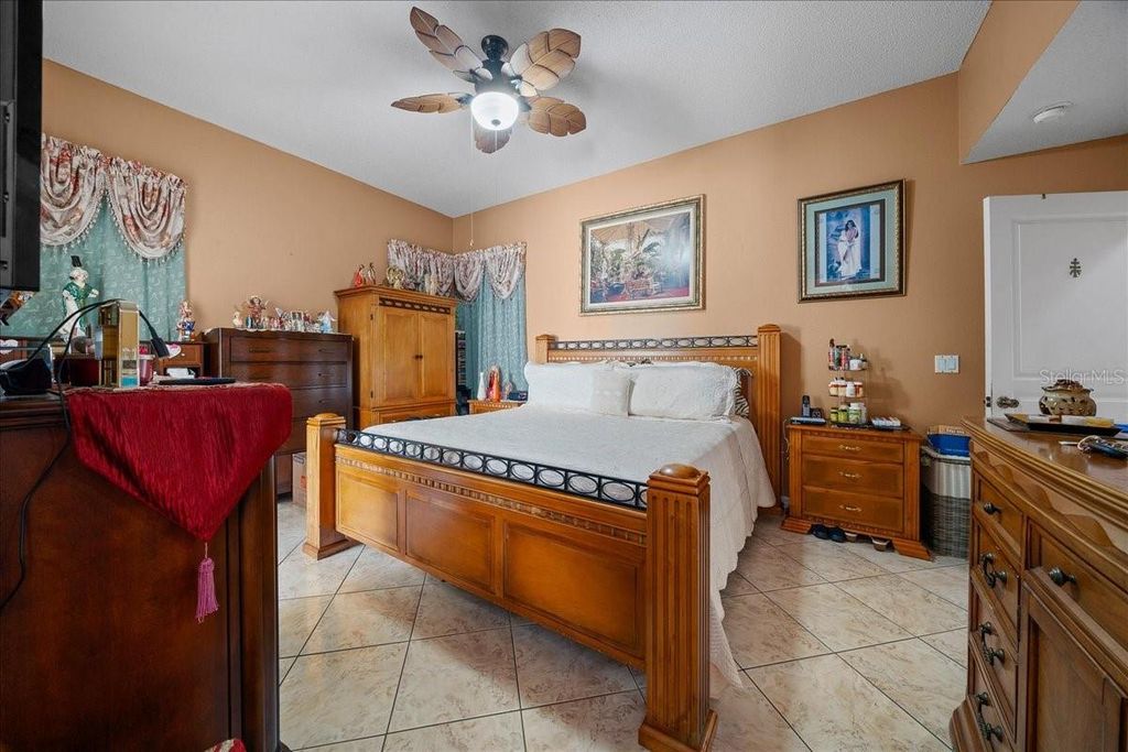 Image 25 of property listing at 1010 RAINING MEADOWS LANE, Orlando, FL 32824