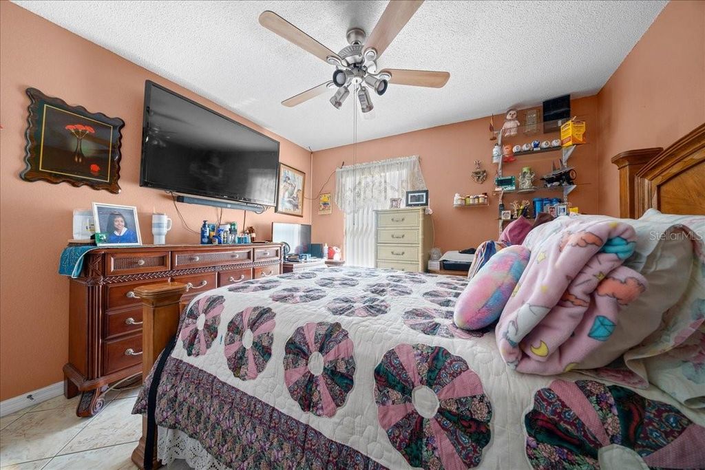 Image 32 of property listing at 1010 RAINING MEADOWS LANE, Orlando, FL 32824