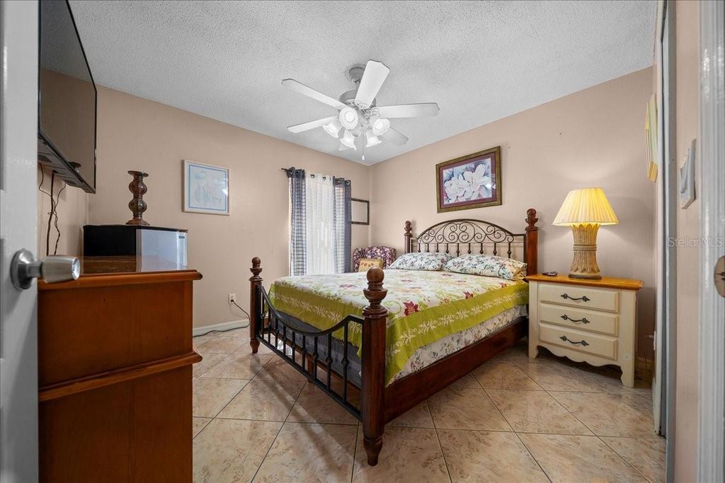 Image 37 of property listing at 1010 RAINING MEADOWS LANE, Orlando, FL 32824