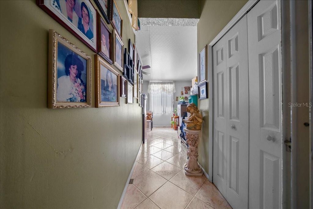 Image 39 of property listing at 1010 RAINING MEADOWS LANE, Orlando, FL 32824