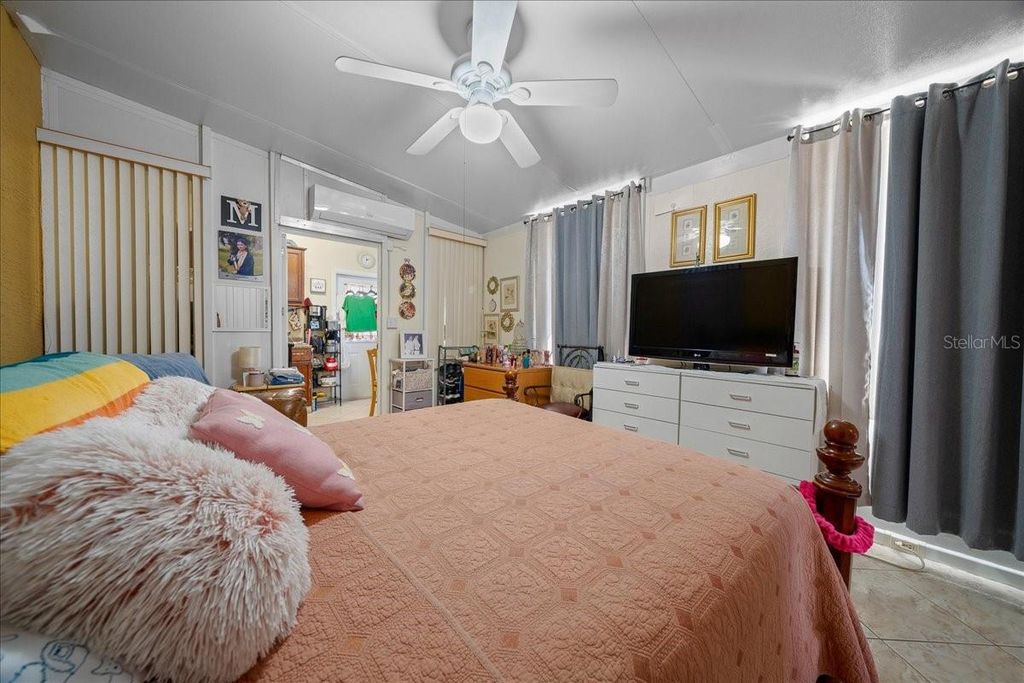 Image 42 of property listing at 1010 RAINING MEADOWS LANE, Orlando, FL 32824