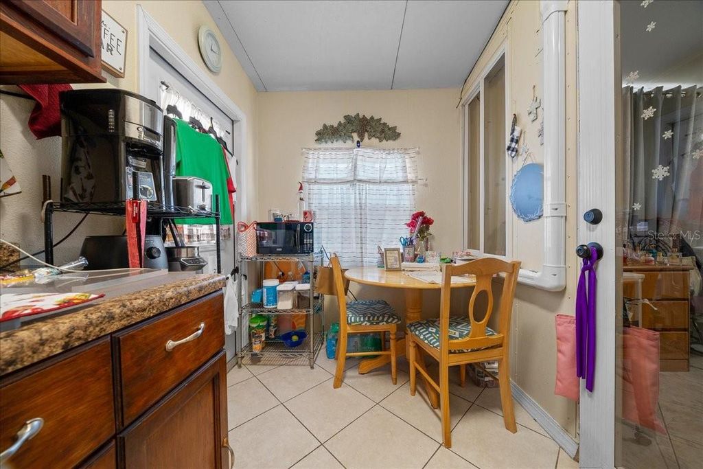 Image 44 of property listing at 1010 RAINING MEADOWS LANE, Orlando, FL 32824