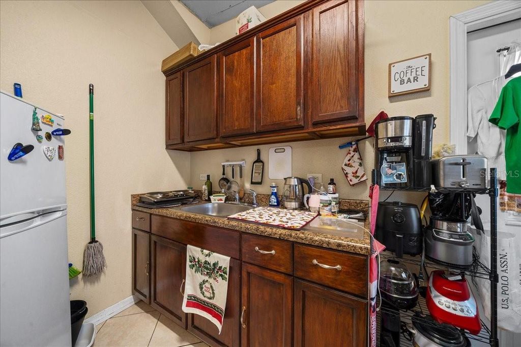 Image 46 of property listing at 1010 RAINING MEADOWS LANE, Orlando, FL 32824