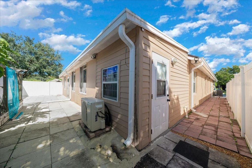 Image 48 of property listing at 1010 RAINING MEADOWS LANE, Orlando, FL 32824