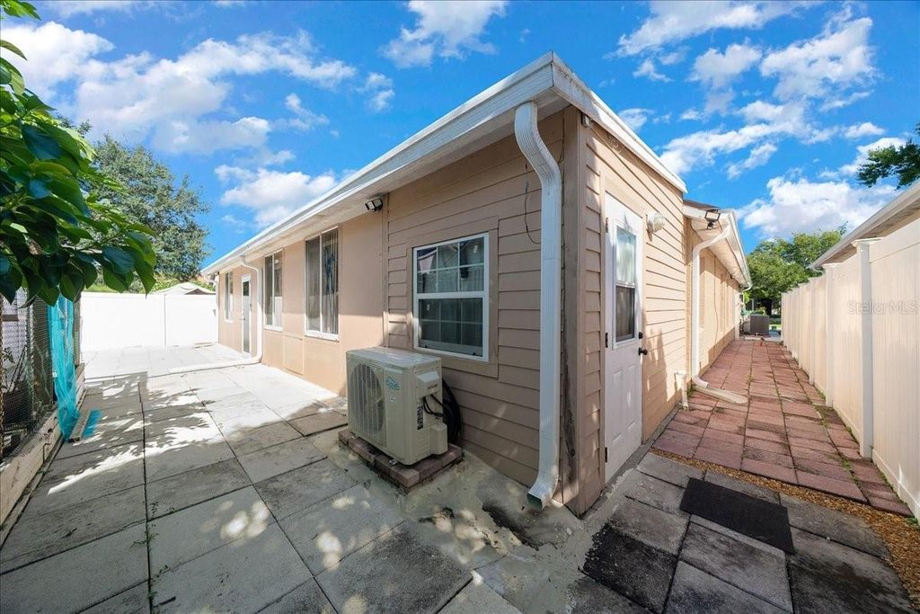 Image 51 of property listing at 1010 RAINING MEADOWS LANE, Orlando, FL 32824