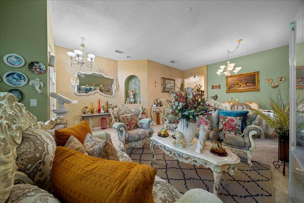 Image 7 of property listing at 1010 RAINING MEADOWS LANE, Orlando, FL 32824