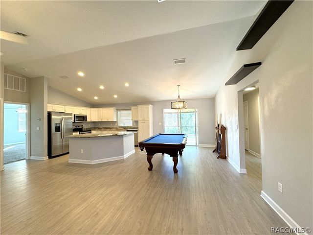 3940 W Penton Place, Citrus Springs, FL 34433