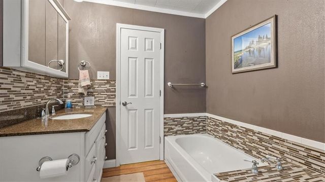 2103 N York Road, Independence, MO 64058