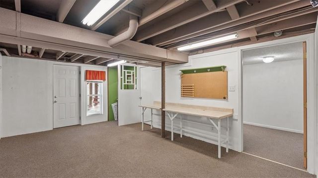 2103 N York Road, Independence, MO 64058