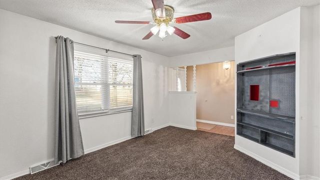 2103 N York Road, Independence, MO 64058