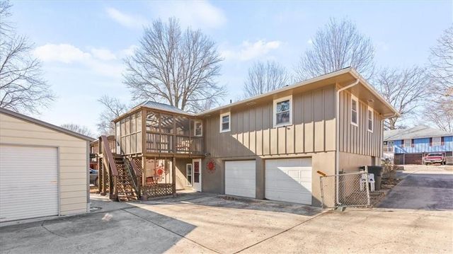 2103 N York Road, Independence, MO 64058