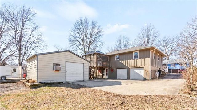 2103 N York Road, Independence, MO 64058