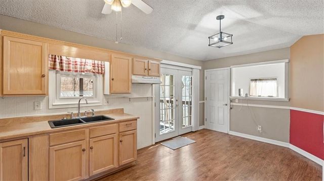 2103 N York Road, Independence, MO 64058