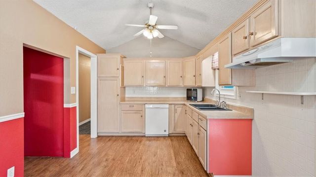 2103 N York Road, Independence, MO 64058