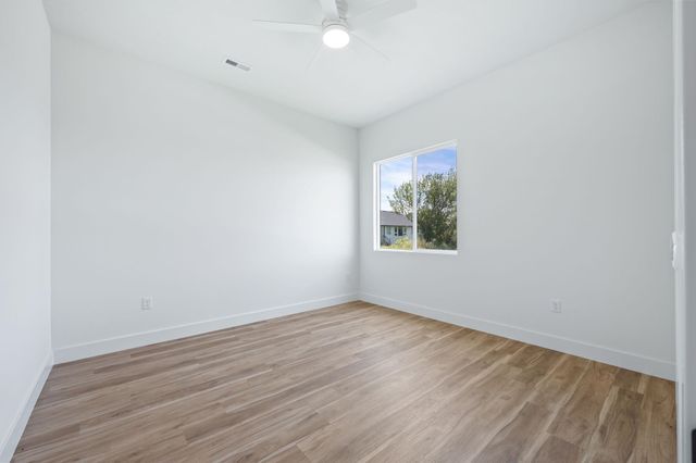 713 E Elmwood St, Park City, KS 67147