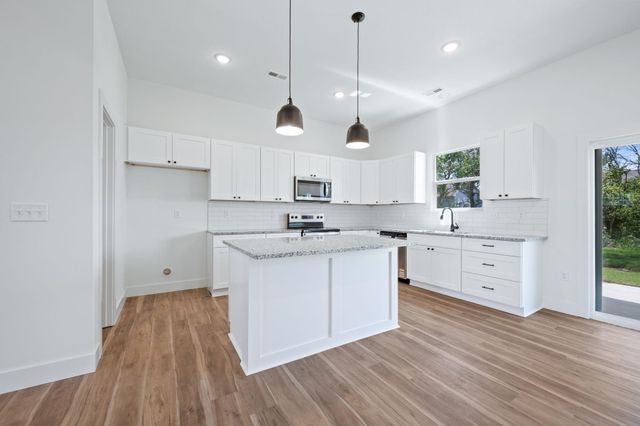 713 E Elmwood St, Park City, KS 67147