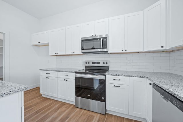 713 E Elmwood St, Park City, KS 67147