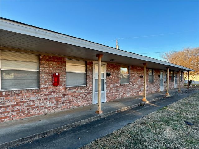 400 Campbell Drive D, Springdale, AR 72762