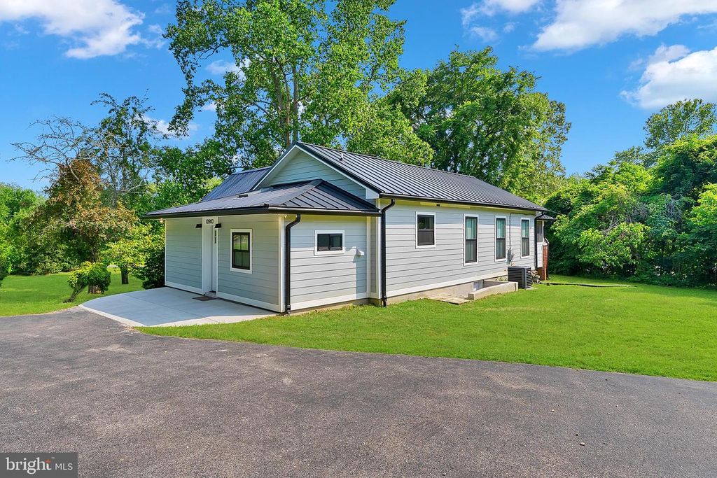 10900 LIVINGSTON RD, Fort Washington, MD 20744
