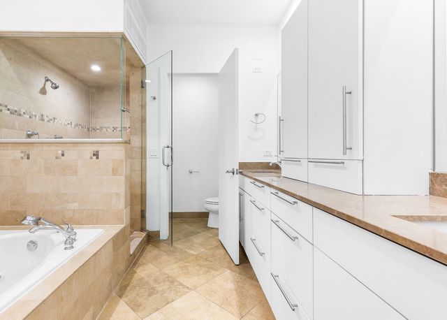 914 W Hubbard Street 104, Chicago, IL 60642