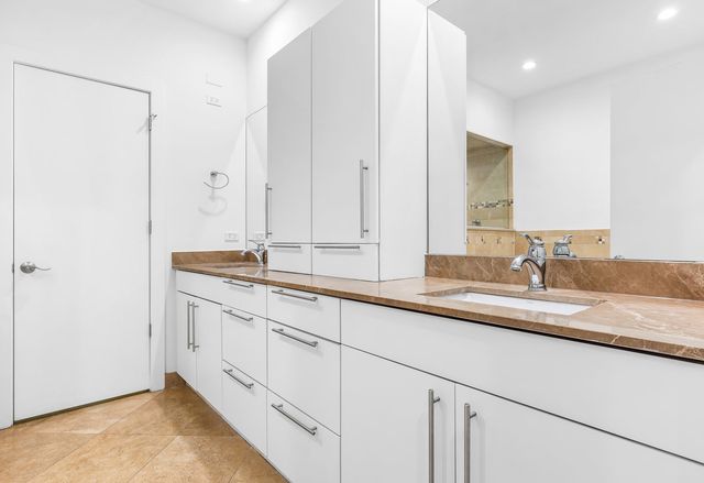914 W Hubbard Street 104, Chicago, IL 60642