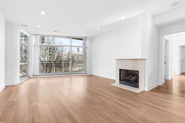 914 W Hubbard Street 104, Chicago, IL 60642