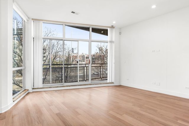914 W Hubbard Street 104, Chicago, IL 60642
