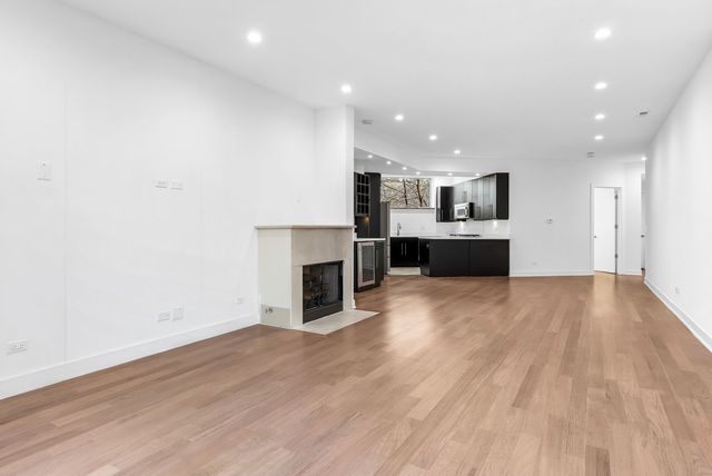 914 W Hubbard Street 104, Chicago, IL 60642