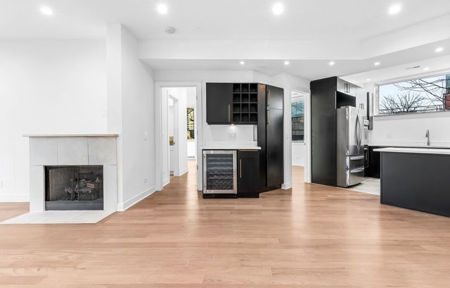 914 W Hubbard Street 104, Chicago, IL 60642