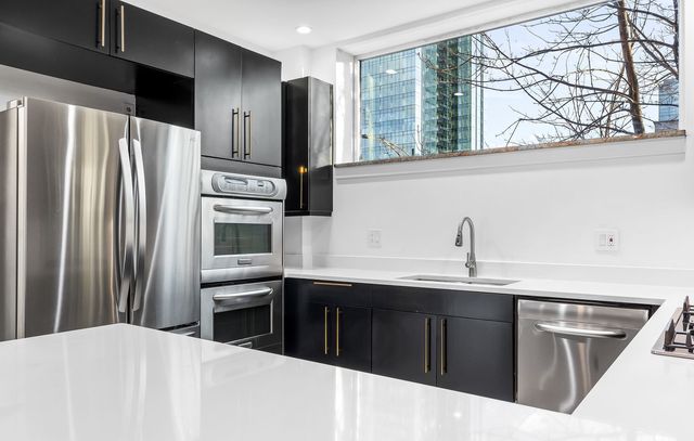 914 W Hubbard Street 104, Chicago, IL 60642