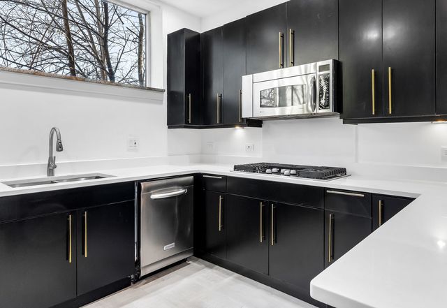 914 W Hubbard Street 104, Chicago, IL 60642