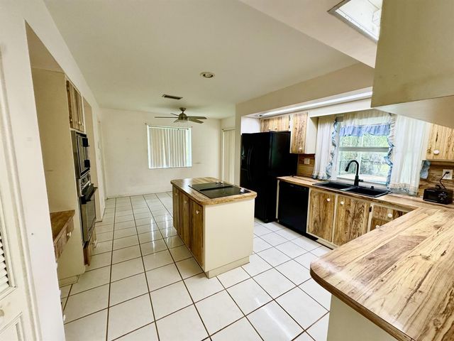 2022 NW 112th Avenue, Coral Springs, FL 33071