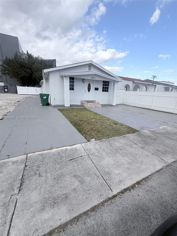 6829 SW 25th Street, Miami, FL 33155
