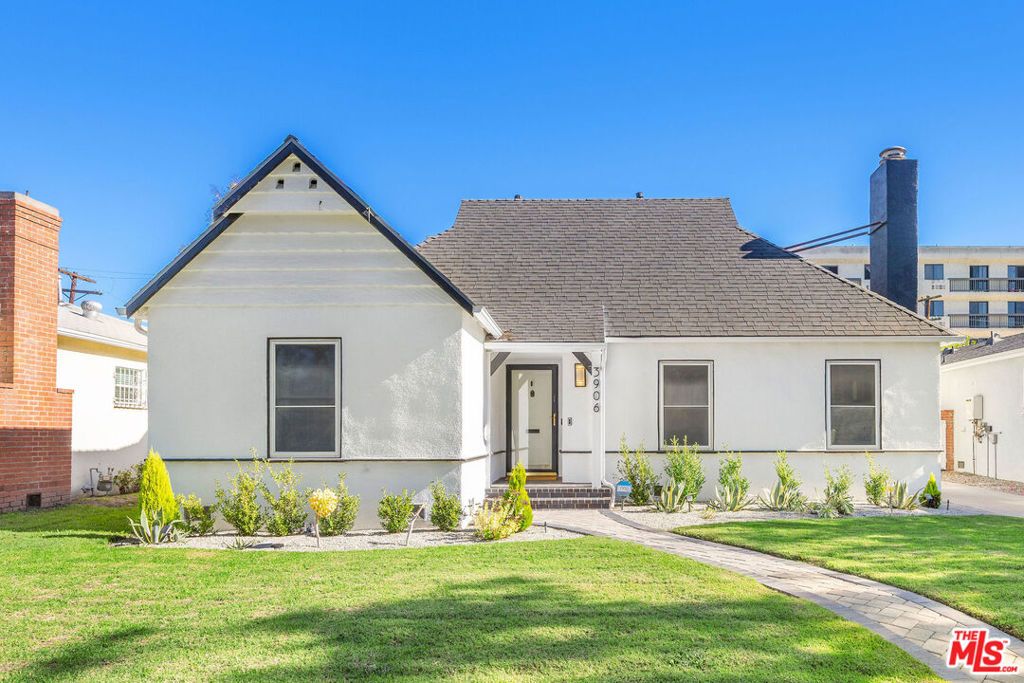 3906 S Victoria Avenue, View Park, CA 90008