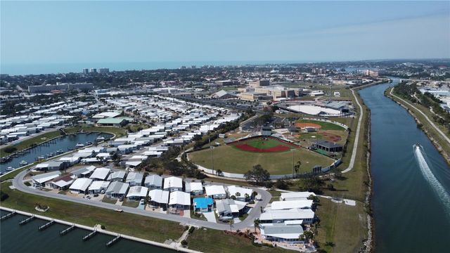 717 CAREFREE, Venice, FL 34285