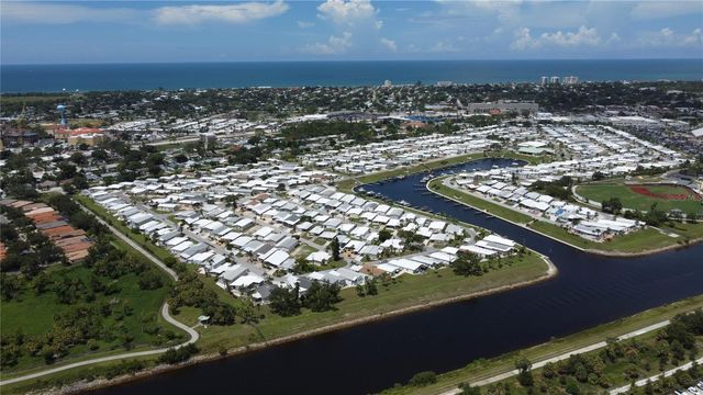 717 CAREFREE, Venice, FL 34285