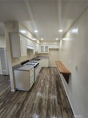 220 12th 8, Huntington Beach, CA 92648