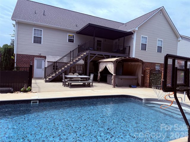 109 White Hall Lane, Hudson, NC 28638