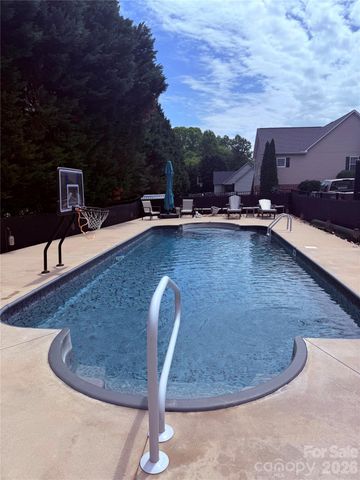 109 White Hall Lane, Hudson, NC 28638