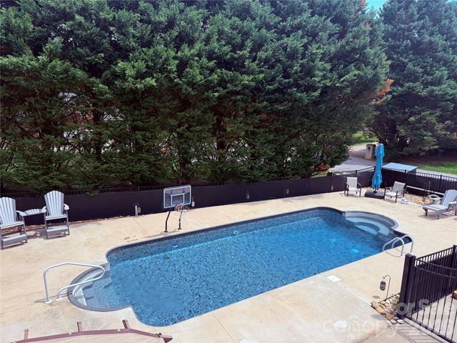 109 White Hall Lane, Hudson, NC 28638