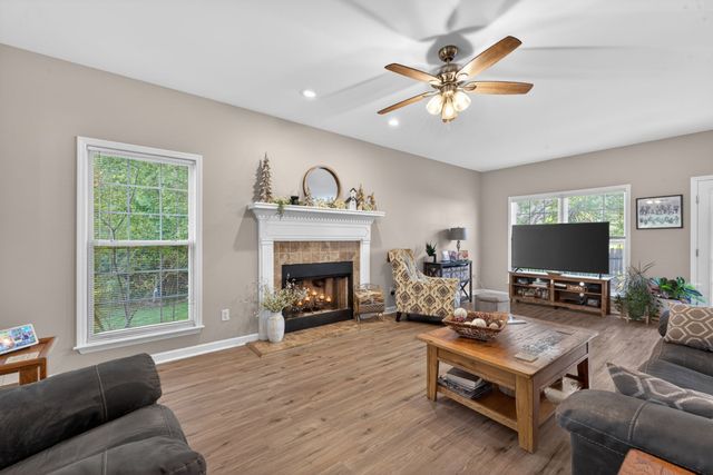 129 Deerview Dr, Columbia, TN 38401