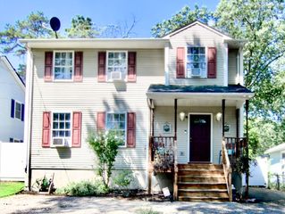 24 Arliss St, Springfield, MA 01109