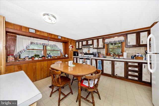 9607 CRYSTAL FALLS DR, Hagerstown, MD 21740