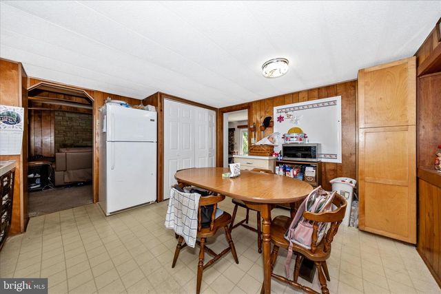 9607 CRYSTAL FALLS DR, Hagerstown, MD 21740