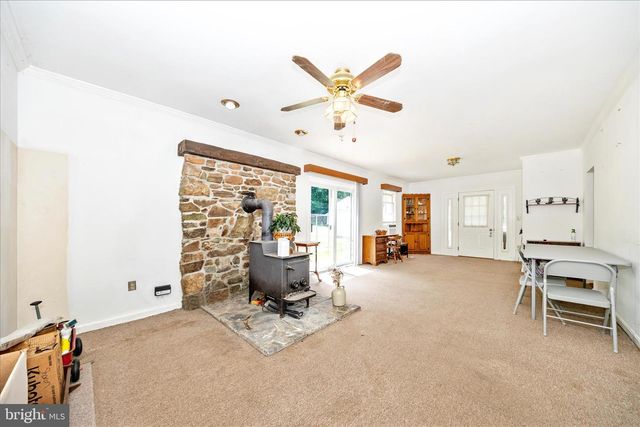9607 CRYSTAL FALLS DR, Hagerstown, MD 21740