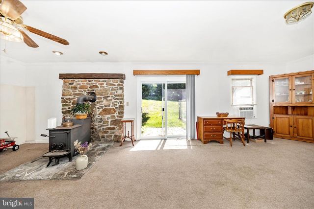 9607 CRYSTAL FALLS DR, Hagerstown, MD 21740