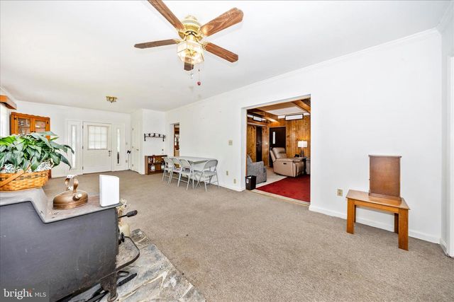 9607 CRYSTAL FALLS DR, Hagerstown, MD 21740