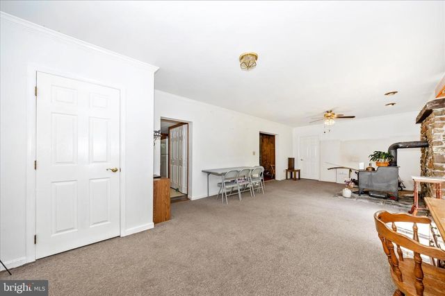 9607 CRYSTAL FALLS DR, Hagerstown, MD 21740