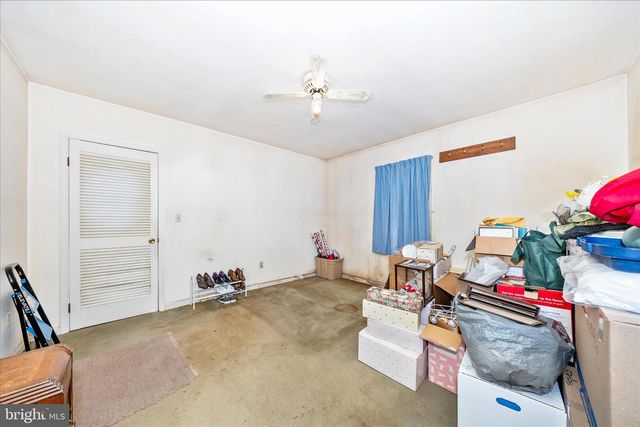 9607 CRYSTAL FALLS DR, Hagerstown, MD 21740