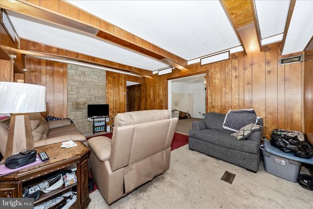 9607 CRYSTAL FALLS DR, Hagerstown, MD 21740